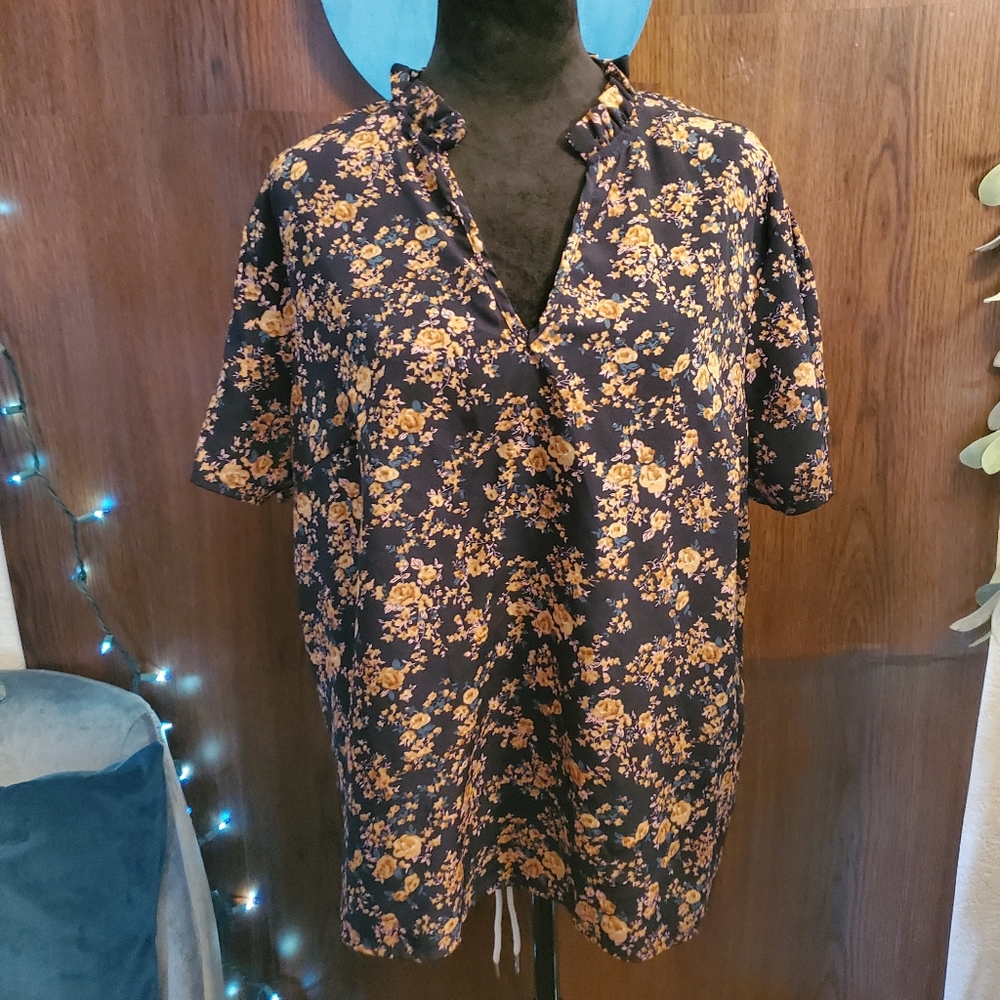 ❤️❤️❤️ Shein Dark Navy Floral Blouse with Ruffle Collar